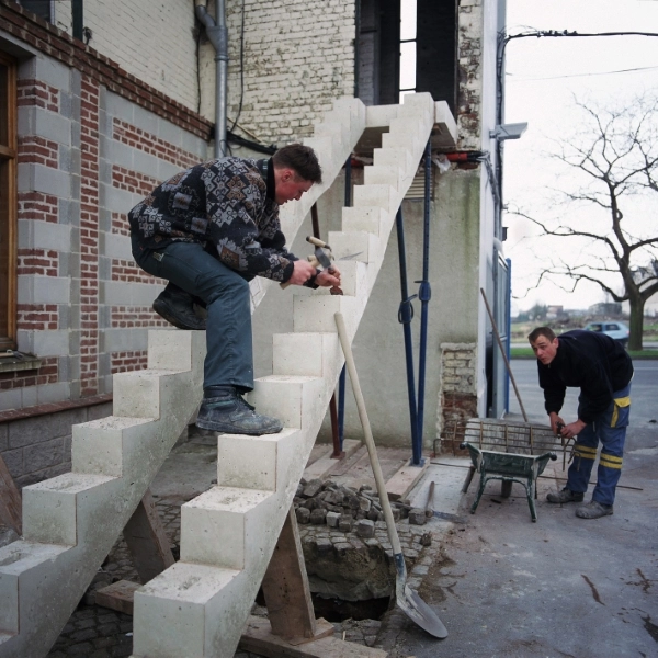 Métier de constructeur d_ouvrages en béton arméJPG