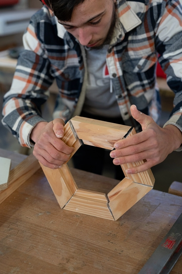 Alternant Menuisier de fabrication bois et dérivés